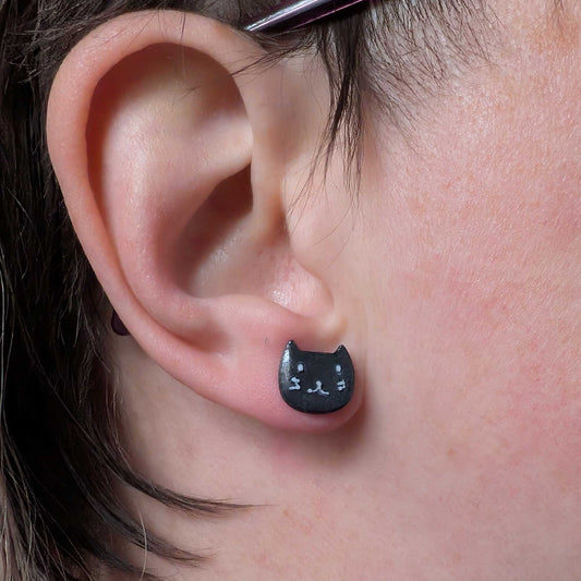 Cat face stud earrings